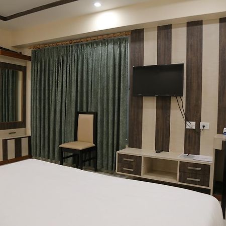 Hotel D' Sapphire グワーハーティー エクステリア 写真
