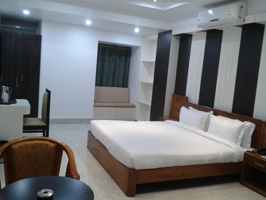 Hotel D' Sapphire グワーハーティー 部屋 写真